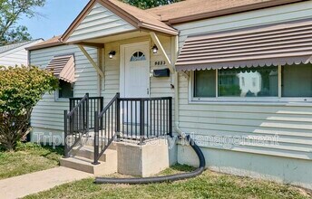 9823 Meadowview Dr in Overland, MO - Foto de edificio - Building Photo