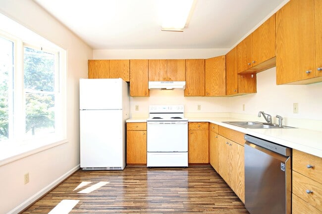 524 Woodmont Dr in Charlottesville, VA - Building Photo - Building Photo
