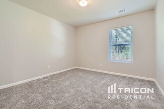 411 Lake Ridge Ln in Fairburn, GA - Building Photo - Building Photo
