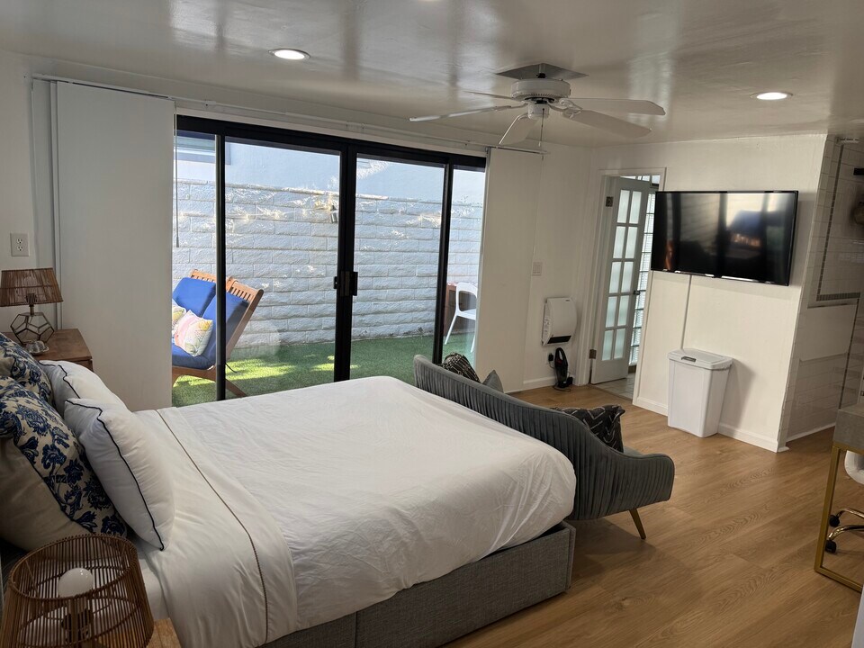 468 27th St, Unit A in Manhattan Beach, CA - Building Photo