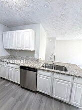 2002 Grove Way in Hampton, GA - Building Photo - Building Photo