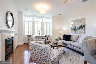 1633 N Colonial Terrace in Arlington, VA - Building Photo - Building Photo