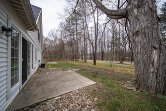 6683 Courtyard Dr in Madison, OH - Building Photo - Building Photo