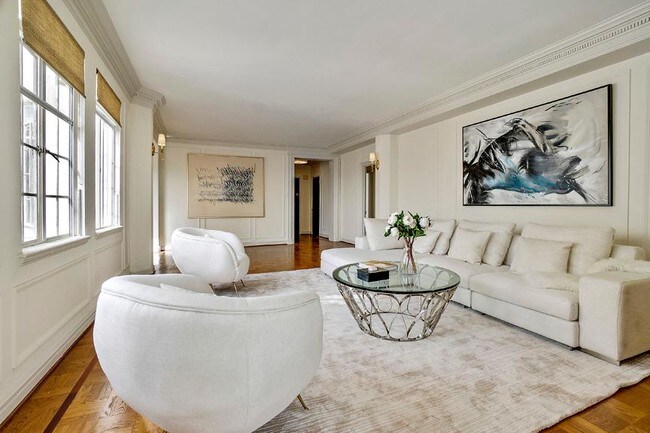 El Royale Apartments in Los Angeles, CA - Building Photo - Building Photo
