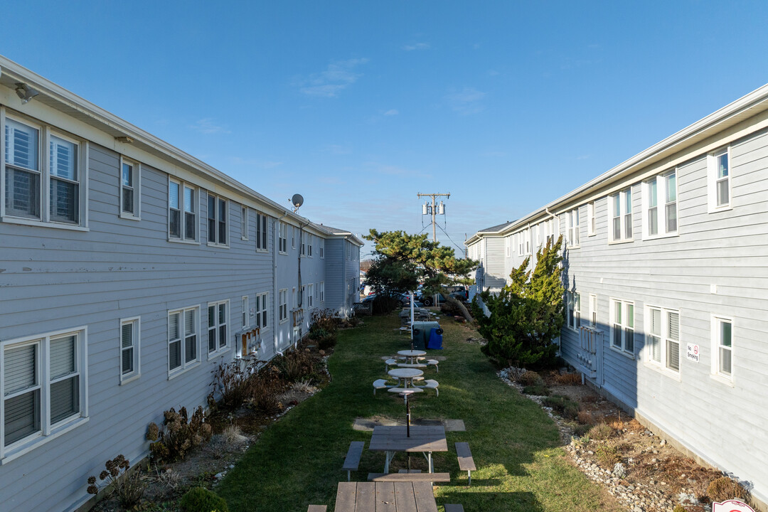 Runaway Beach Condominum in Sea Bright, NJ - Building Photo