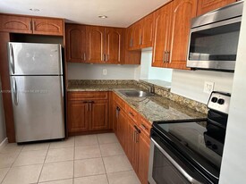 8420 SW 133rd Avenue Rd, Unit 415 in Miami, FL - Building Photo