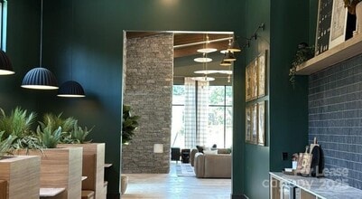 9414 Mallard Creek Rd in Charlotte, NC - Foto de edificio - Building Photo