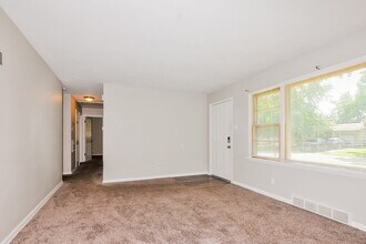 1255 Del Rey Dr in Florissant, MO - Building Photo - Building Photo