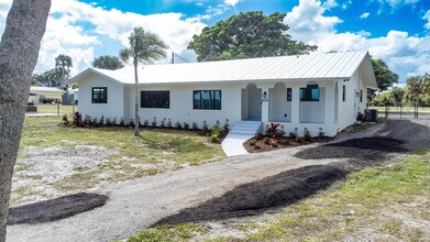 4003 S Indian River Dr in Fort Pierce, FL - Building Photo - Building Photo