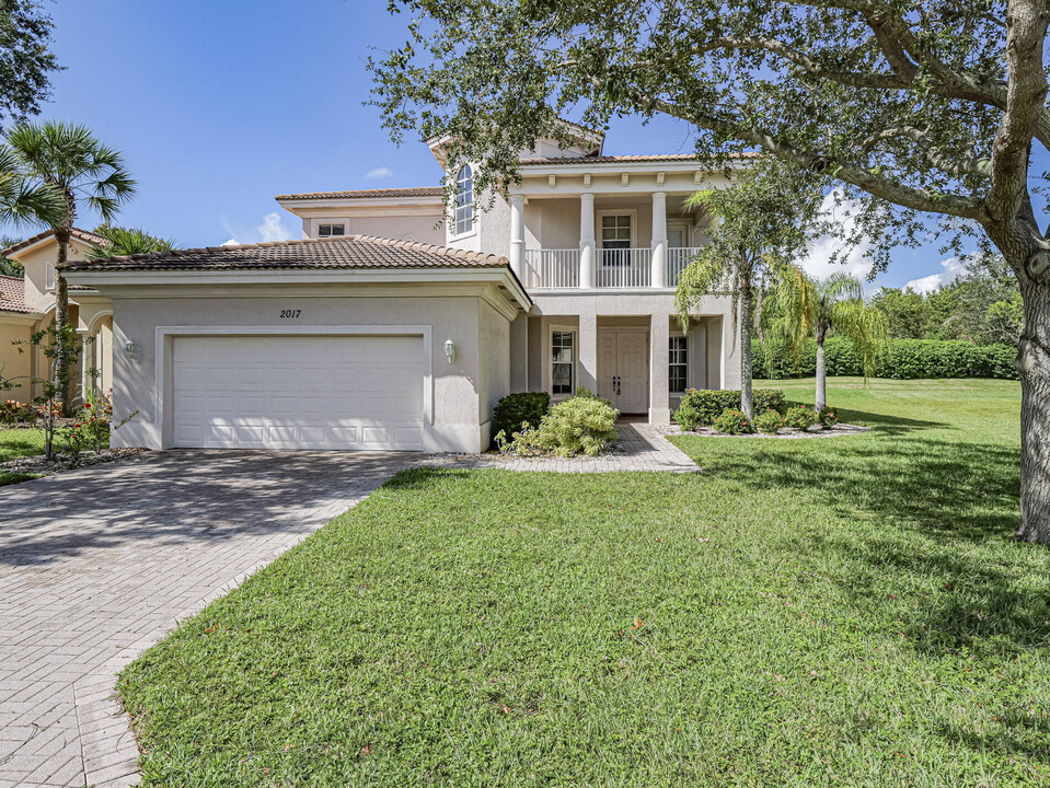 2017 Plainfield Dr SW in Vero Beach, FL - Foto de edificio