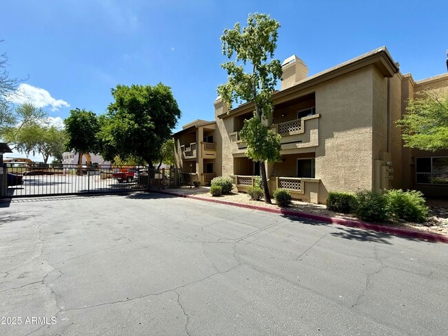 1880 E Morten Ave in Phoenix, AZ - Building Photo - Building Photo