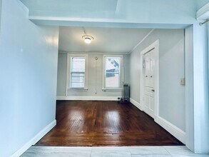 19-21 Lynwood Place in New Haven, CT - Building Photo - Interior Photo