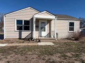 901 Choctaw Ave in Salina, KS - Building Photo
