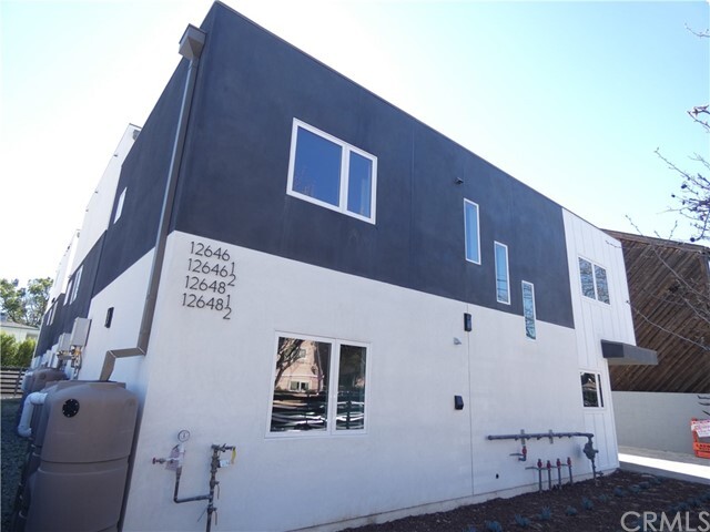 12646 Oxnard St in Los Angeles, CA - Building Photo