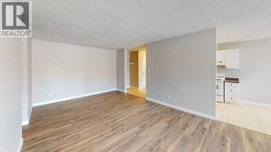 10105-10107 107 Ave in Grande Prairie, AB - Building Photo - Building Photo