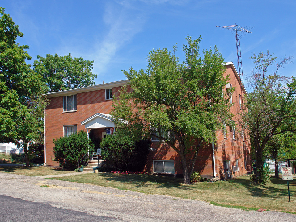 90 W Church St in Cedarville, OH - Building Photo