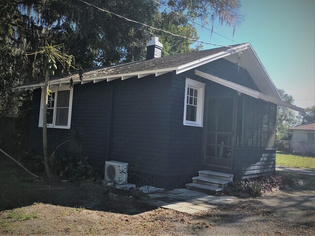 property at 324 1/2 W Patterson St