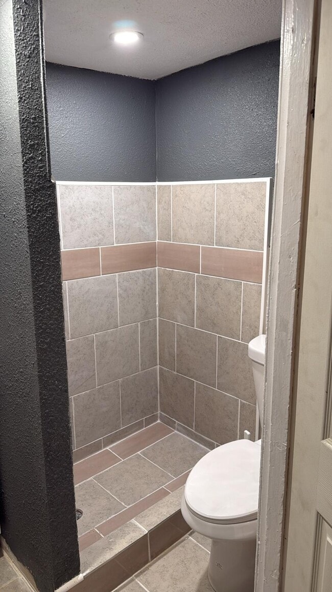 2031 W Oxford St, Unit 3 in Philadelphia, PA - Building Photo - Building Photo