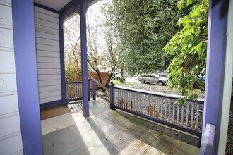 5112 SE Hawthorne Blvd in Portland, OR - Building Photo - Building Photo