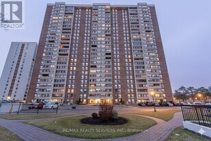 18 Knightsbridge Rd in Brampton, ON - Building Photo