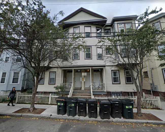 135 Brook St, Unit 1 in Brookline, MA - Foto de edificio