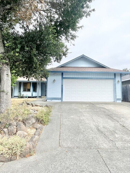 413 Duncan Dr in Windsor, CA - Building Photo