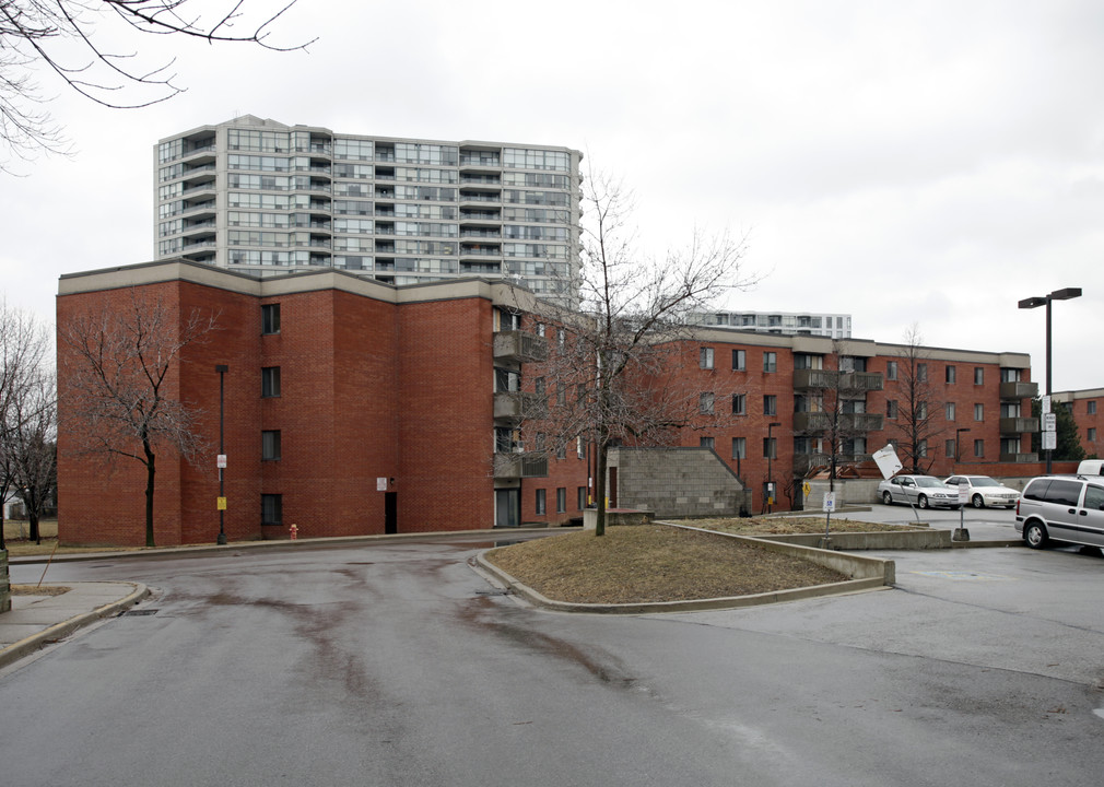 4685 Sheppard Ave in Toronto, ON - Building Photo