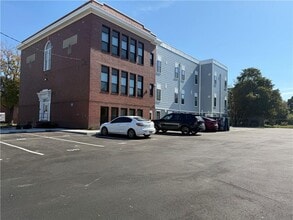 1624 Lonsdale Ave in Lincoln, RI - Building Photo - Building Photo