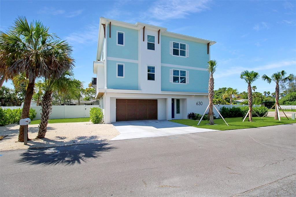 630 Companion Way in Longboat Key, FL - Building Photo