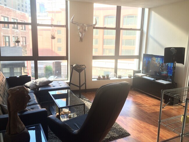 83 Essex St, Unit 66 in Boston, MA - Foto de edificio - Building Photo