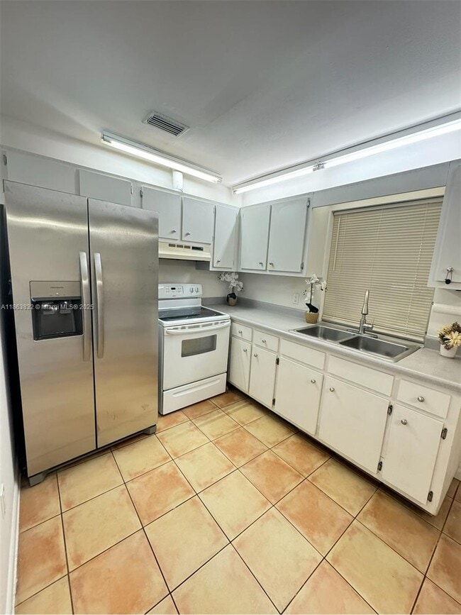 1327 Riverside Cir in Wellington, FL - Building Photo - Building Photo