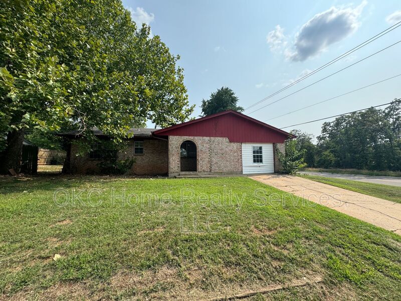 2904 E Noble Dr in Edmond, OK - Building Photo