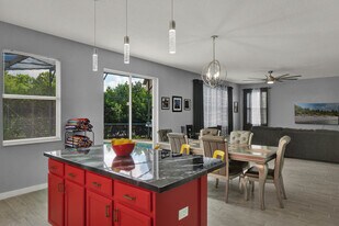 102 Bay Leaf Ln in Davenport, FL - Building Photo