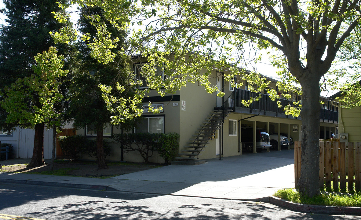 Redwood Oak in Redwood City, CA - Building Photo