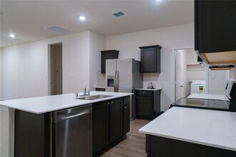 929 Jefferson Wy in Sherman, TX - Foto de edificio - Building Photo