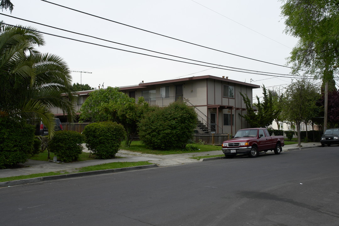 704 Fulton St in Redwood City, CA - Building Photo