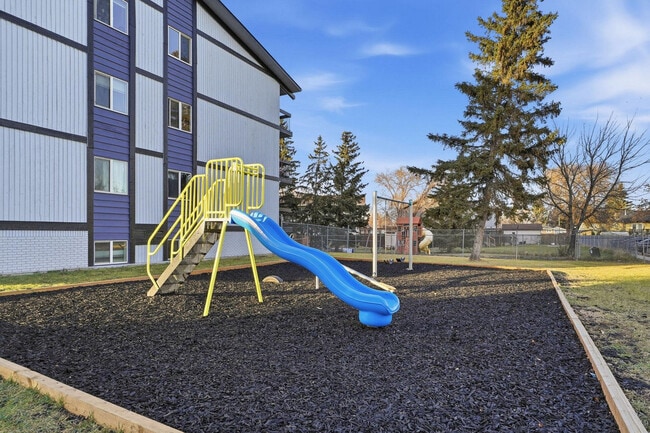 Alan's Place in Saskatoon, SK - Building Photo - Building Photo