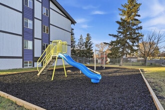 Alan's Place in Saskatoon, SK - Building Photo - Building Photo