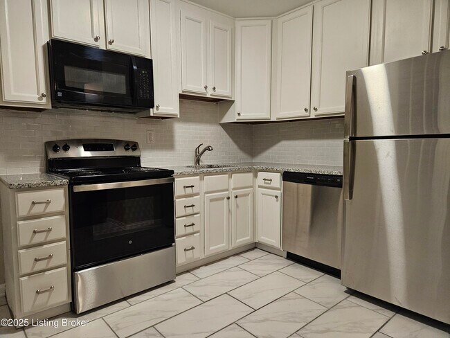 2116 Dogoon Dr in Louisville, KY - Building Photo - Building Photo