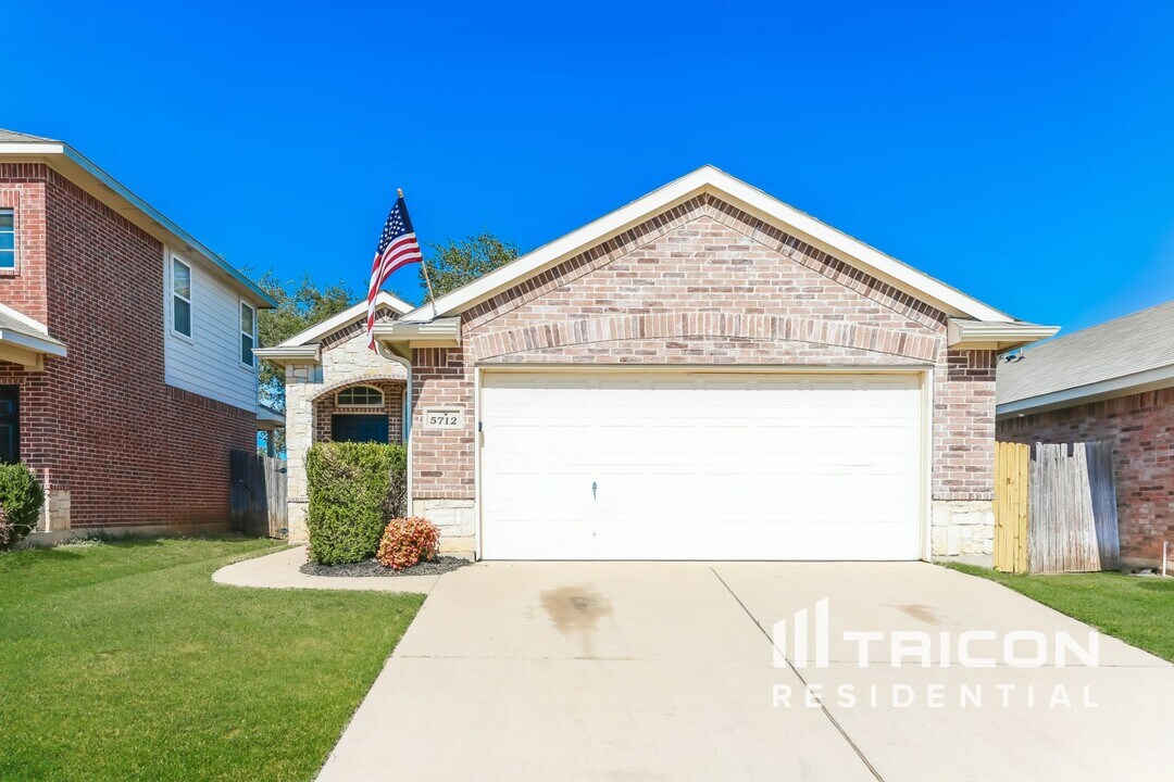 5712 Parkview Hills Ln in Fort Worth, TX - Building Photo