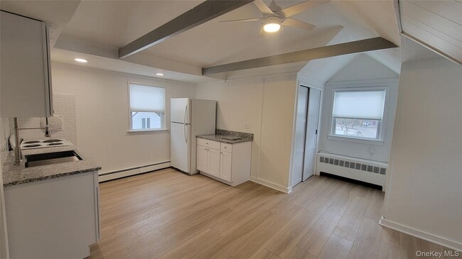 50 Deepdale Dr in Huntington Station, NY - Building Photo - Building Photo