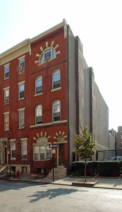 247 S 13th St in Philadelphia, PA - Foto de edificio