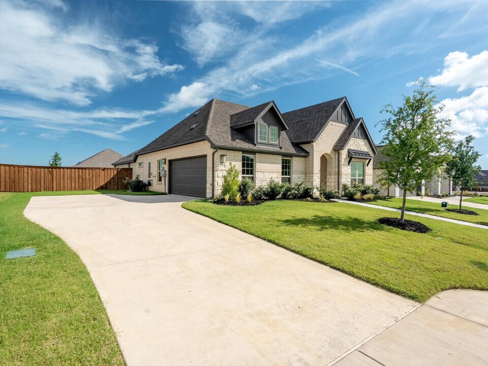 753 Carriage Hl Rd in Midlothian, TX - Building Photo