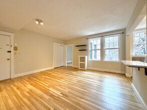 110 Lanark Rd, Unit 8 in Boston, MA - Foto de edificio - Building Photo