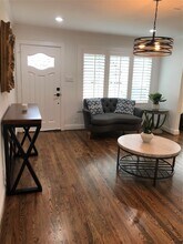 1346 Chantilly Ln in Houston, TX - Building Photo - Building Photo