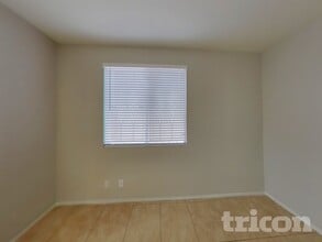 2911 Extravagant Ave in North Las Vegas, NV - Foto de edificio - Building Photo