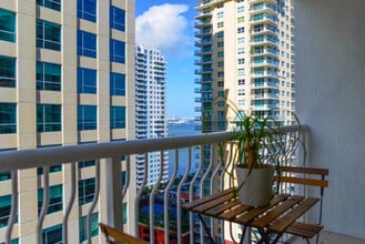 1200 Brickell Bay Dr in Miami, FL - Building Photo - Building Photo
