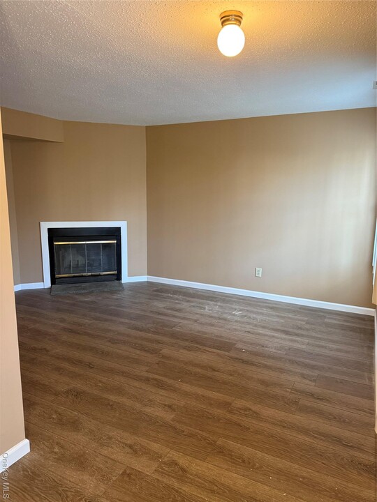 2805 Whispering Hills Dr in Chester, NY - Building Photo