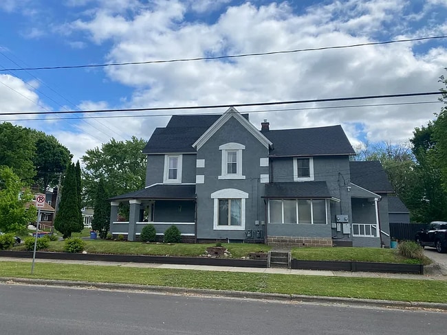 1801 College Ave SE in Grand Rapids, MI - Building Photo - Building Photo