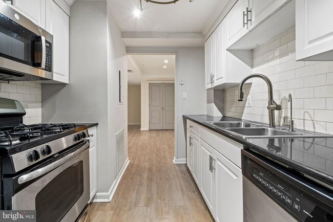 2633 Adams Mill Rd NW in Washington, DC - Building Photo - Building Photo